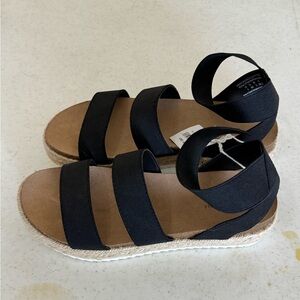 American Eagle sandals size 8